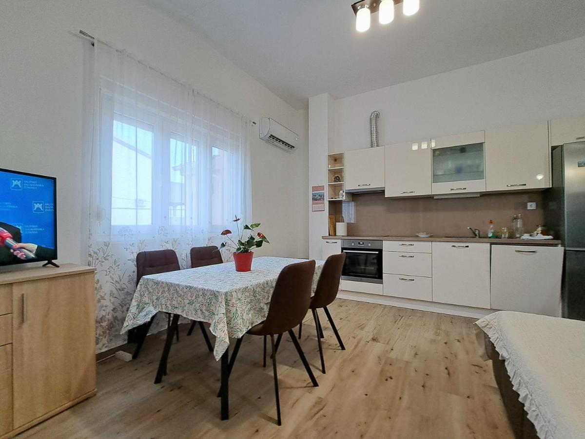 Holiday Apartman Kastela Exterior photo